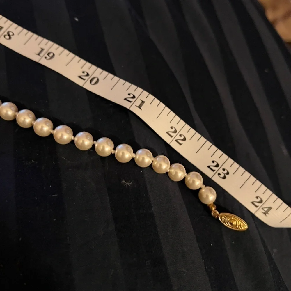 Pearls (faux), 24”, individually knotted - Picture 9 of 11